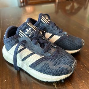 Little boys Adidas swift shoes